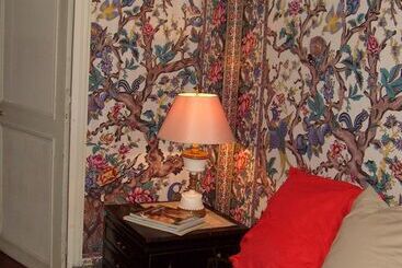 민박 Château De Serrigny