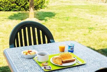 בית מלון כפרי Ibis Budget Chartres