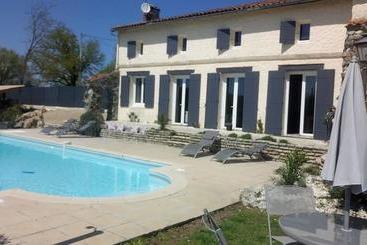 مبيت وإفطار La Luzernière Chambres D Hôtes