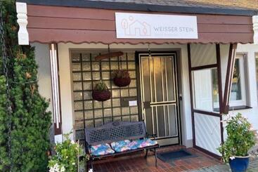בית מלון כפרי Bed & Breakfast Weisser Stein