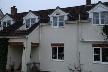 تختخواب و صبحانه Hethersett Lodge