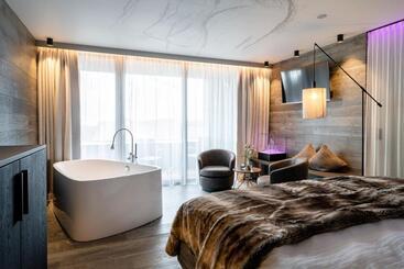 Hüttenhof Wellnesshotel & Luxus Bergchalets Adults Only