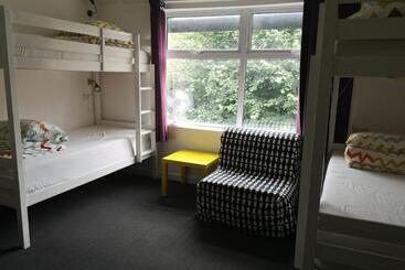 هاستل Igloo Hybrid