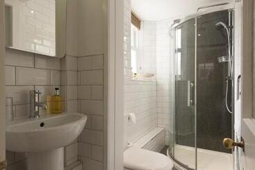 住宿加早餐  Cliftons Guest House