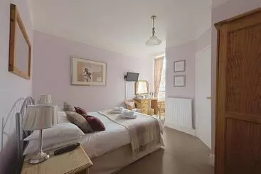 Bed and Breakfast Cliftons Guest House