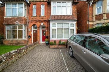 Aamiaismajoitus (B&B) Lonsdale Guest House