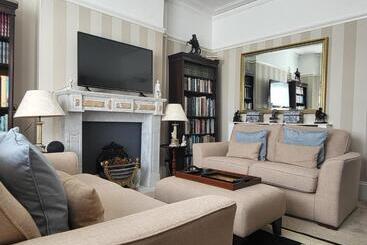 צימר Sutherland House