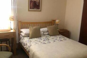 Aamiaismajoitus (B&B) Auplands En Suite Rooms