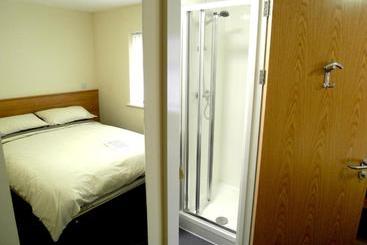 민박 The Stop   Hollies Truckstop Café