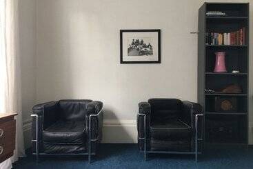 مبيت وإفطار Square Tree House