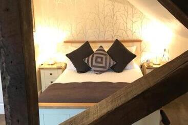 민박 The Charlton Arms