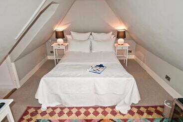 تختخواب و صبحانه The Laindons