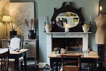 酒店 The Bridge House