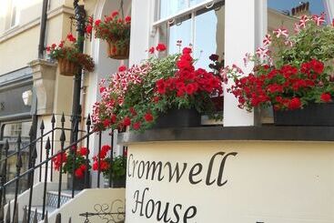 צימר Cromwell House