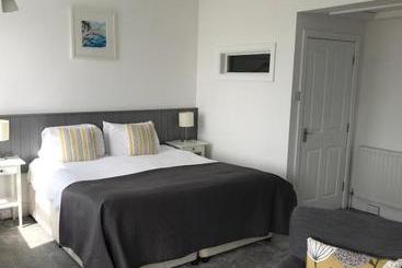 Bed and Breakfast Seabreeze Restaurant With Rooms