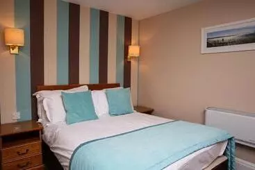 هتل The White House Inn   Whitby