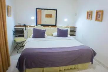 Bernie S Bed & Breakfast , A 3 Kilometros Del Aerop Ezeiza, Van ,in Out, Free Ezeiza Airport