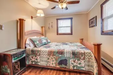 コテージ Hayward Home W/ Private Deck, Fire Pit & Kayak!