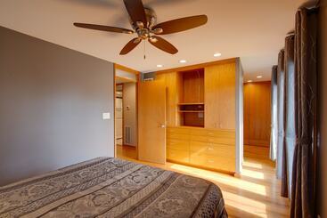 コテージ Charming Illinois Retreat W/ Hot Tub, Deck & Grill