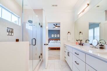 بيت ريفى Modern Raleigh Home < 9 Mi To Downtown!