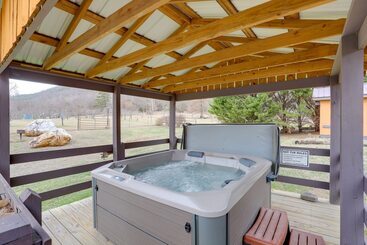 بيت ريفى River Access & Hot Tub: Cozy Hot Springs Cabin
