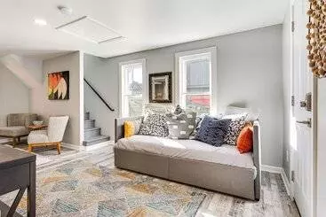 Mökkimajoitus Waterfront Buckeye Lake Home W/ Deck & Dock!