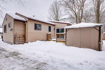 קוטג'' Family Friendly Home W/ Hot Tub, Near Lake George!