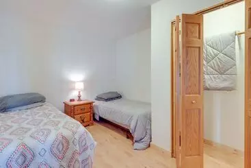 Landhus Lakefront Rhinelander Retreat W/ Private Hot Tub!