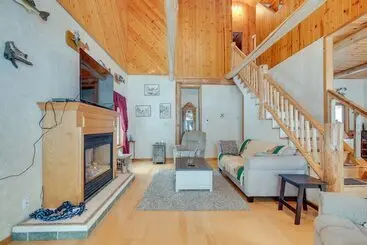 Vakantiehuisje Lakefront Rhinelander Retreat W/ Private Hot Tub!