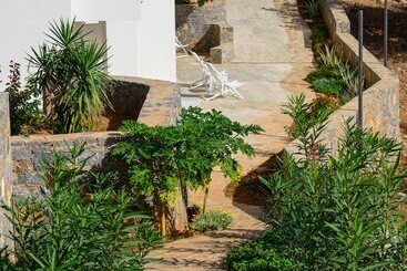 Lägenhetshotell Roots Suites In Crete