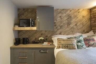 Hotel One Broad Street