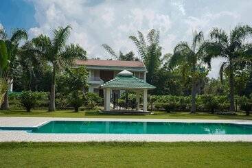 Village Machaan Resort