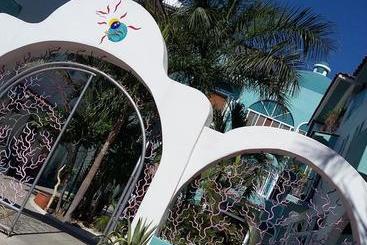 Otel Delphinus Inn