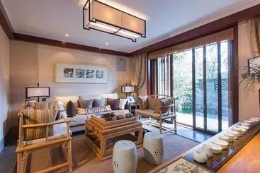 ホテル Lijiang Jin Mao Unique & Resort
