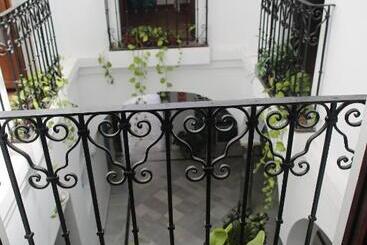 Wake Up In Tarifa Hostel & Restaurant Lounge