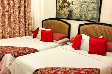 Retkeilymaja Forest Paradise Inn Teluk Bahang Private Malay Traditional House Concept