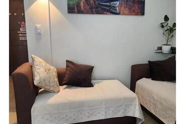 Apartmanszálloda Dg Condotel @manhattan Plaza T2 Studio With Balcony , 50 Inch Tv And Unli Wifi @araneta Cubao Quezon