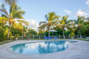 تختخواب و صبحانه Villa Bikini