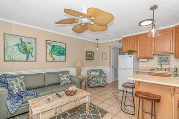 מלון דירות Exceptional Ocean Pier Pool Front 1 Br Condo