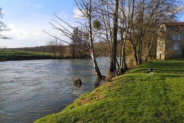 펜션 Le Moulin De Chamouilley