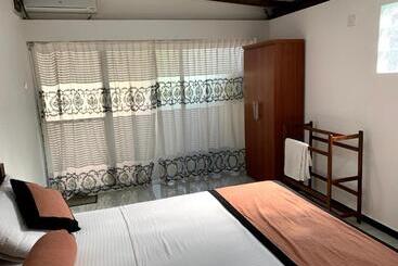 Pensione Turtle Residence & Restaurant