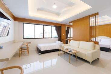 River Hotel The Outstanding Venues Nakhon Pathom