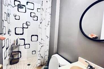 پانسیون O Canada Guest House