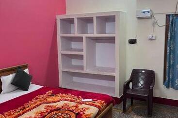 펜션 Shree Rameshwaram Guest House And Stay 200 Meter From Shree Ram Lalla Temple