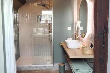 تختخواب و صبحانه Tresors De Sens