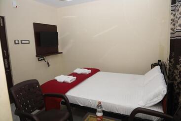 בית מלון כפרי Anand Grand And Lodge