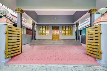 Hotel Oyo Thaikkattukara Residency