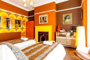 Bed and Breakfast Snooze