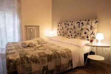 هتل Forever Rooms