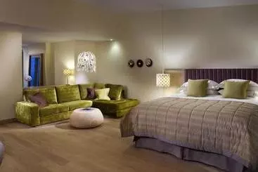 Hotel Scarlet